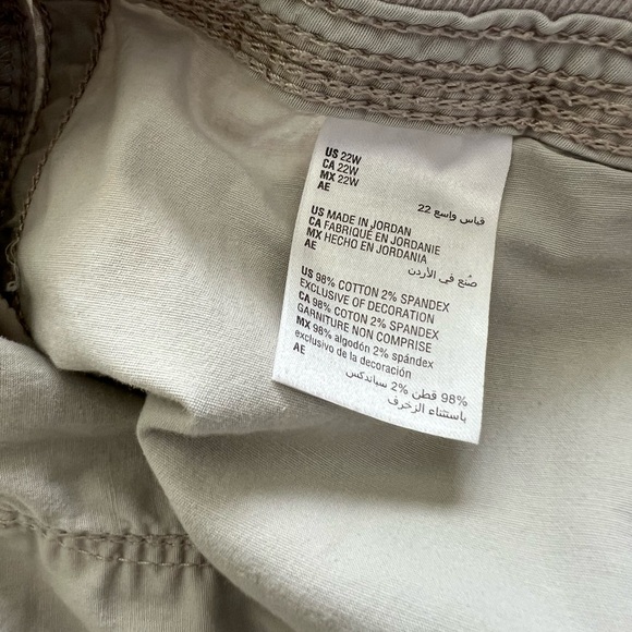 Style & Co  womens plus size 22W Cargo Capris Pants Stonewall color - Picture 9 of 13